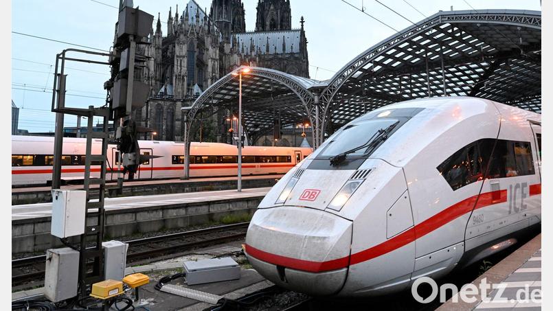 Die Bahn hält an ihrem Pünktlichkeitsziel von mindestens 60 Prozent im Fernverkehr im Gesamtjahr fest. (Archivbild) Bild: Roberto Pfeil/dpa