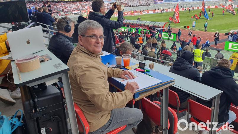Karl-Heinz Schleier ist auch oft Schiedsrichter-Beobachter bei Spielen des 1. FC Nürnberg. Bild: mr