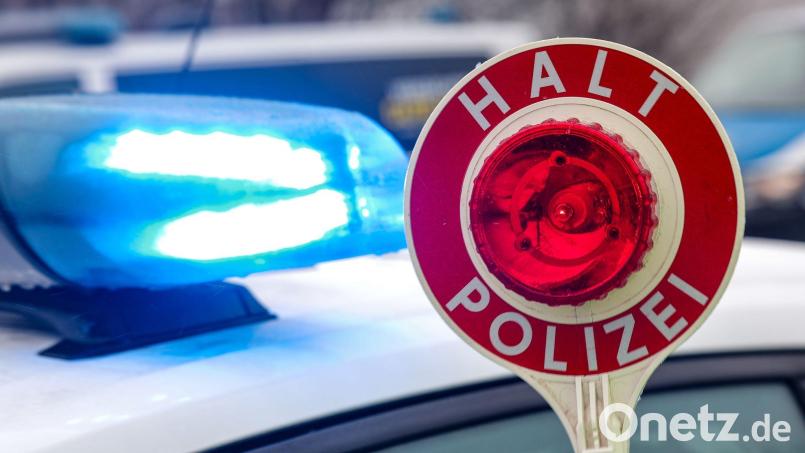 Bei einer Kontrolle in Weiden stieß die Polizei auf einen Autofahrer unter Alkoholeinfluss. Symbolbild: Jan Woitas/dpa