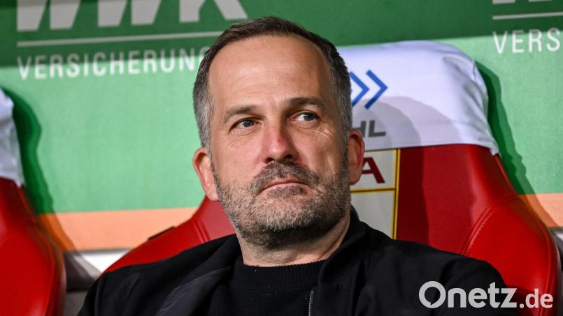 Bleibt er Chefcoach oder nicht? Augsburgs Manuel Baum. (Archivbild) Bild: Harry Langer/dpa