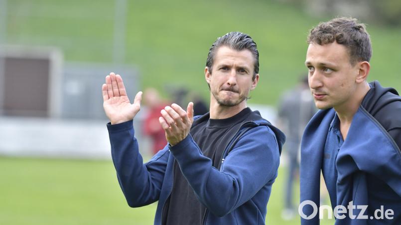 Michael Riester (links) und die SpVgg SV Weiden freuen sich auf das finale Heimspiel dieser Bayernliga-Saison. Bild: Hubert Ziegler