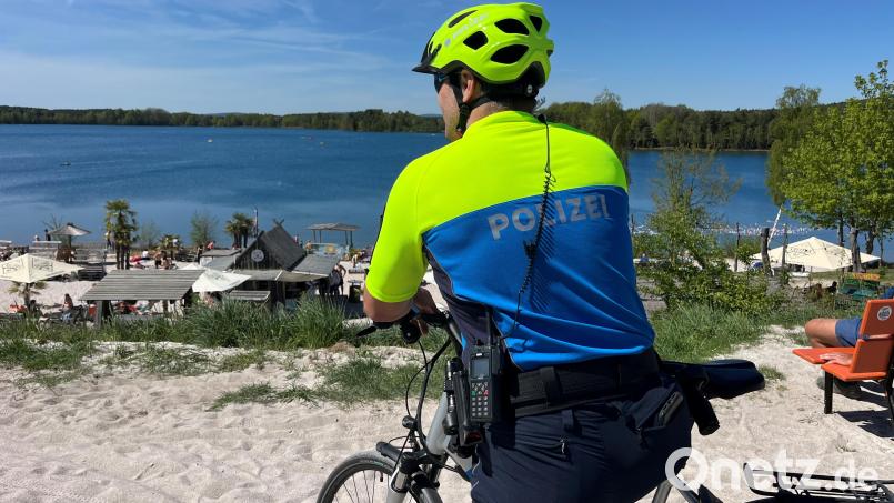 Eine Fahrradstreife am Murner See: Die Sicherheitsbehörden kündigen auch für diese Badesaison Kontrollen an. Bild: PI Schwandorf/POK Dirnberger
