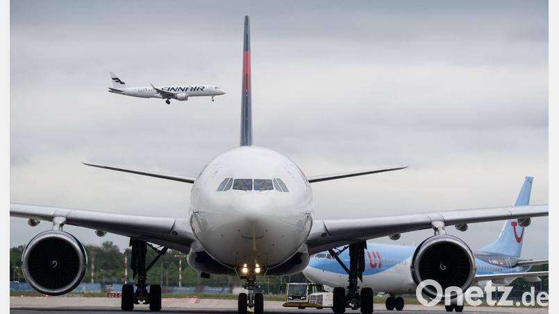 Hohe Kerosinpreise sind laut EU-Kommission kein außergewöhnlicher Umstand: Fluggäste müssen bei Flugstreichungen entschädigt werden. Bild: Boris Roessler/dpa