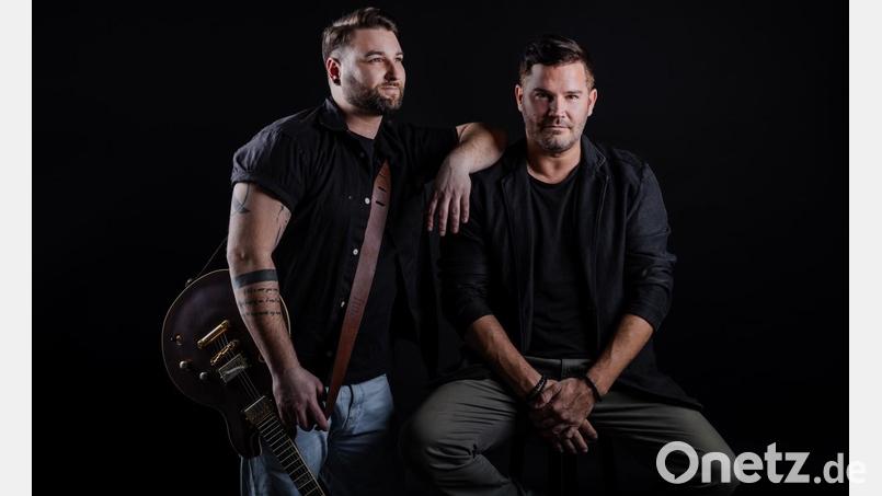 Das Duo Edmund tritt im Schlosspark Schwarzenfeld auf. Bild: Felix Bauer/Bruno Bounty Photography