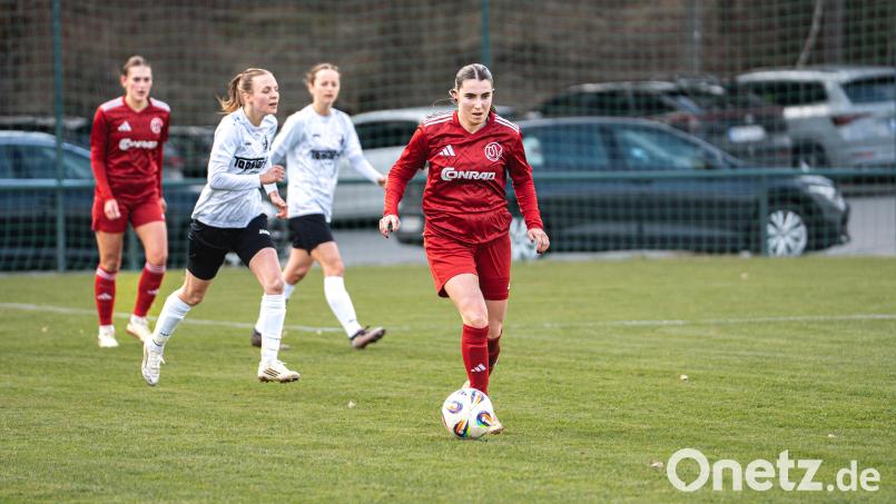 Für Eileen Frost (vorne) und den TSV Theuern geht's noch um wichtige Punkte im Abstiegskampf. Bild: Hannah Dirscherl