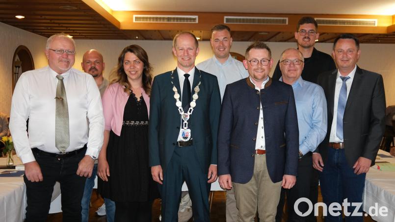 Die neu gewählten Räte der Marktgemeinde Wernberg-Köblitz wurden bei der konstituierenden Sitzung vereidigt. Das Bild zeigt von links: Karl Eckert, Manuel Hösl, Susanne Bauer, Konrad Kiener, Alexander Buchner, Tobias Lang, Stefan Weidner, Lukas Klinger und Florian Dotzler. Bild: Hirsch