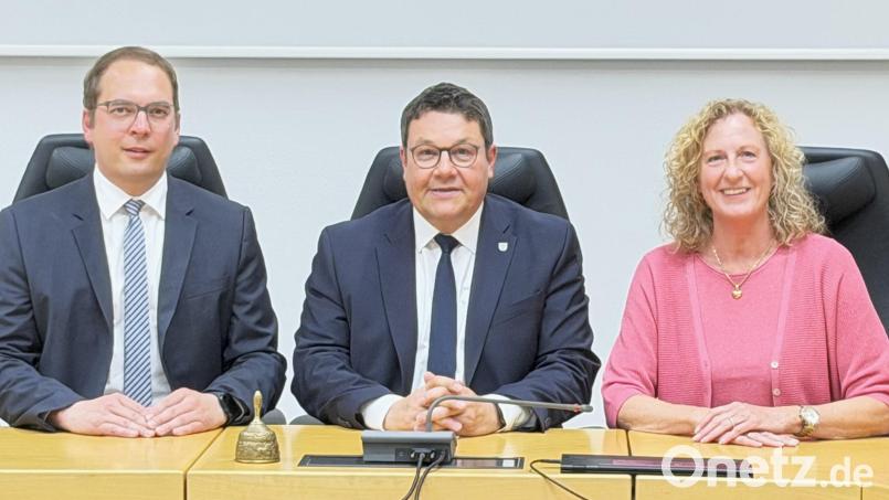 Bürgermeister Thomas Falter (Mitte) hat mit Sabine Roidl (rechts) und Christian Hutterer (links) zwei neue Stellvertreter an seiner Seite. Bild: Nicole Ecker