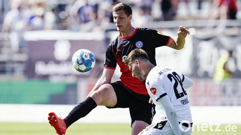 Seit eineinhalb Jahren war Patrick Erras (links) für die Kieler nicht mehr am Ball. Archivbild: Uwe Anspach/dpa