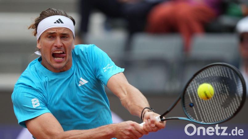 Alexander Zverev hat die dritte Runde des Turniers in Rom erreicht. Bild: Andrew Medichini/AP/dpa