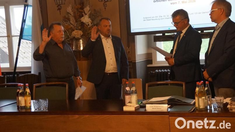 Konrad Hoch (links) wurde als Dritter Bürgermeister vereidigt, Harald Klatzka als Zweiter. Bild: wel