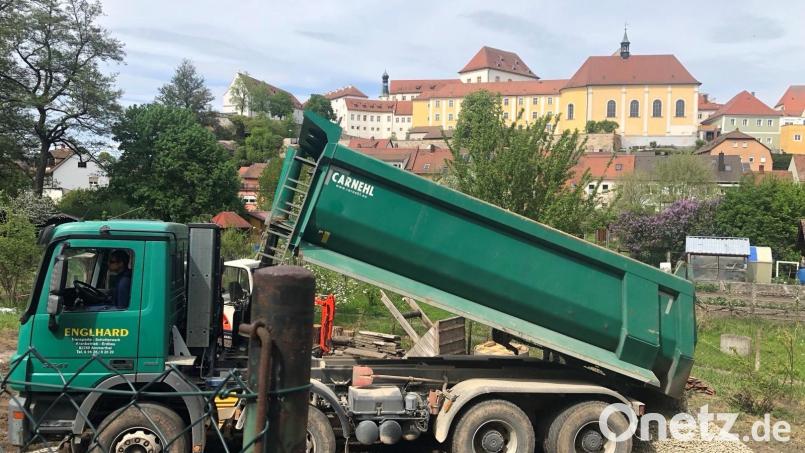 Der Bildungs- und Naturgarten in Sulzbach-Rosenberg nimmt Gestalt an. Bild: Ela Lederer