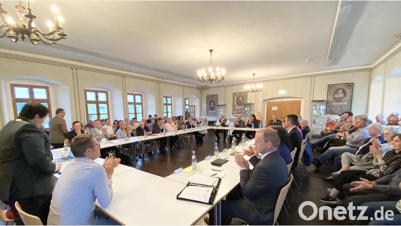 Zahlreiche Bürger und ehemalige Stadträte verfolgten die erste Sitzung des neuen Gremiums. Bild: cv
