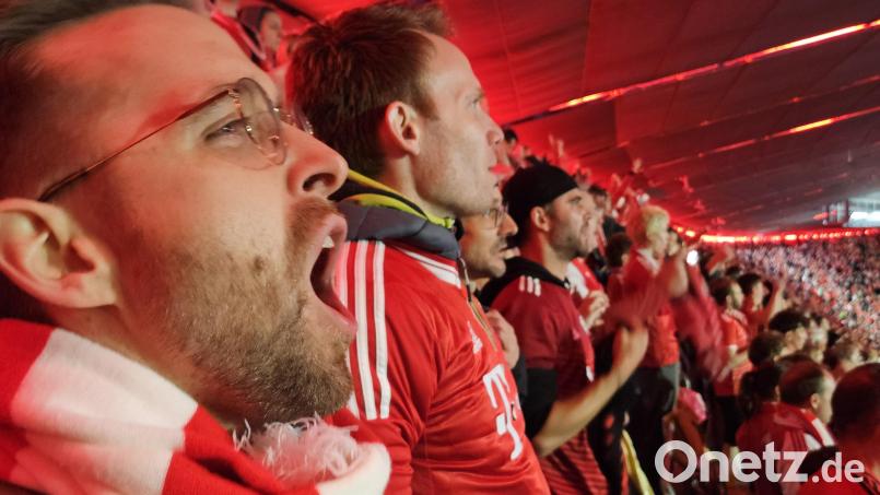 Vincent Kompany hat vor dem Spiel gefordert, dass die Fans alles geben sollen. Andreas Achhammer hat sich natürlich daran gehalten. Bild: Christopher Dotzler