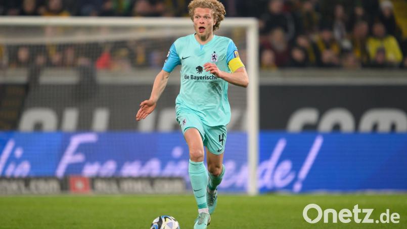 Jesper Verlaat verlässt die Münchner Löwen ohne weiteren Einsatz. Bild: Robert Michael/dpa