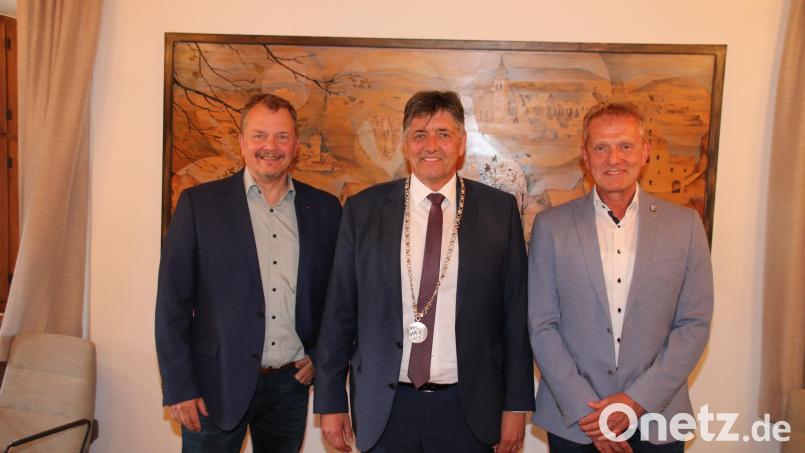 Nach spannenden Wahlen stehen die Stellvertreter fest: Bürgermeister Edgar Knobloch (Mitte) mit seinen Stellvertretern Thomas Weiß (rechts) und Thomas Schopf (links). Bild: sne