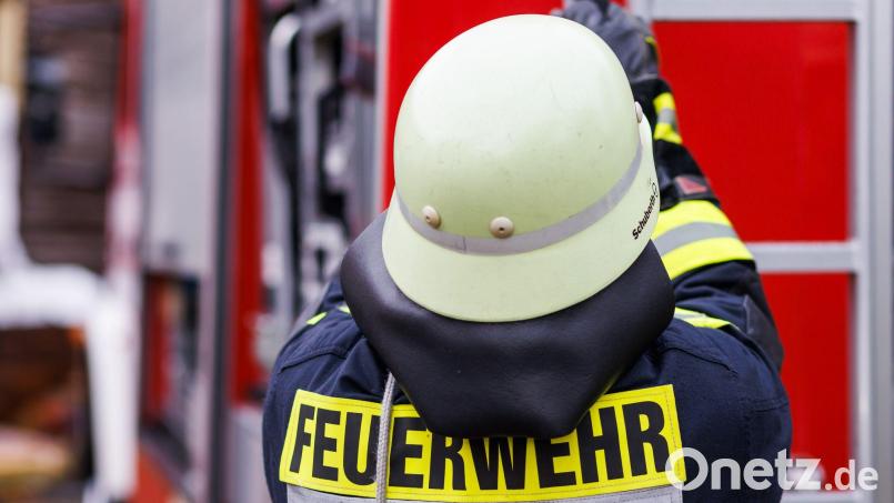 Die Feuerwehr wurde zu einem brennenden Wohnhaus gerufen. (Symbolbild) Bild: Philipp von Ditfurth/dpa