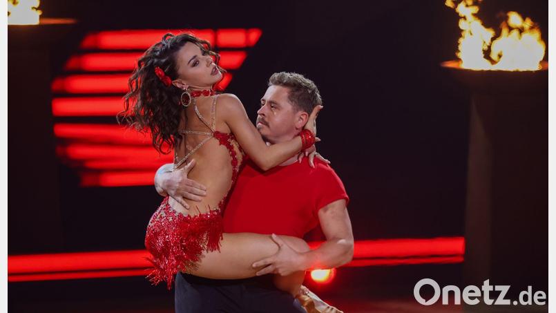 Für Gustav Schäfer und seine Partnerin Anastasia Maruster hat es sich bei „Let's Dance“ ausgetanzt. (Archivbild) Bild: Rolf Vennenbernd/dpa