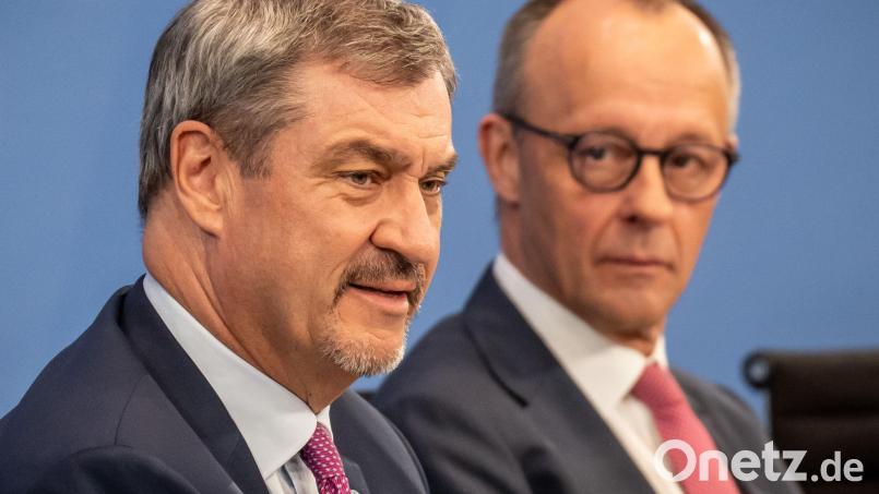 Bayerns Ministerpräsident Markus Söder (l. CSU) bei einer Pressekonferenz mit Bundeskanzler Friedrich Merz (CDU) nach dem Koalitionsausschuss im April. (Archivbild) Bild: Michael Kappeler/dpa