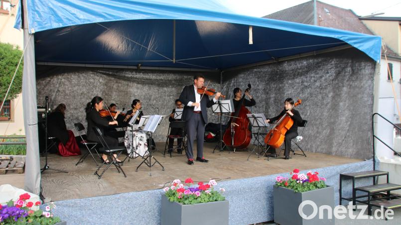 Das Dresdner Residenz-Orchester beim Konzert in Grafenwöhr. Bild: sne