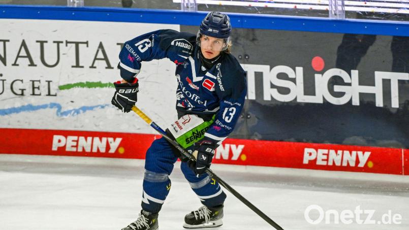 Mario Zimmermann bleibt den Straubing Tigers erhalten. (Archivbild) Bild: Armin Weigel/dpa
