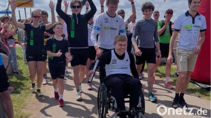 Luca Bukenberger war beim Landkreislauf Amberg-Sulzbach im Rollstuhl mit dabei. Bild: Christine Hollederer