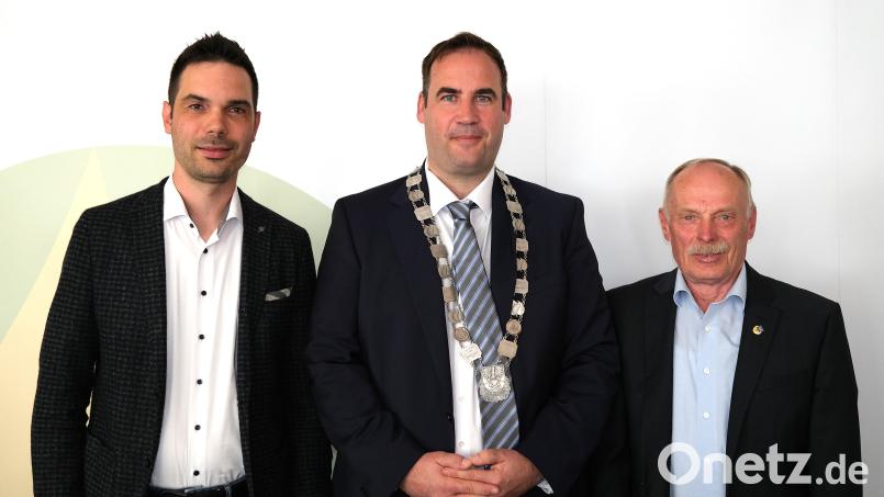 Drei Neue an der Spitze der Gemeinde Steinberg am See: Erster Bürgermeister Christian Meßmann (Mitte) und seine beiden Stellvertreter Franz Kiendl (rechts) und Fabian Kraus (links). Bild: Hirsch