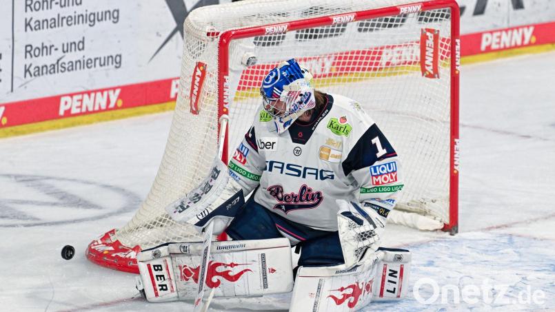 War einer der Titelgaranten für die Eisbären Berlin: Torhüter Jonas Stettmer. (Archivbild) Bild: Uwe Anspach/dpa