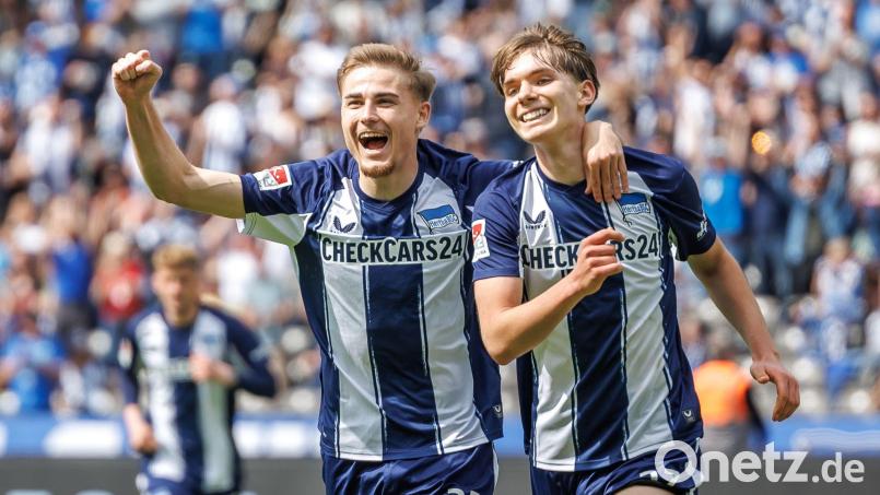 Hertha-Profi Kennet Eichhorn (rechts) ist der jüngste Torschütze der Zweitliga-Historie. Bild: Andreas Gora/dpa