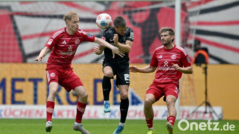 Die SV Elversberg hat den ersten Bundesliga-Aufstieg der Vereinsgeschichte weiterhin in eigener Hand. Bild: Anke Waelischmiller/dpa
