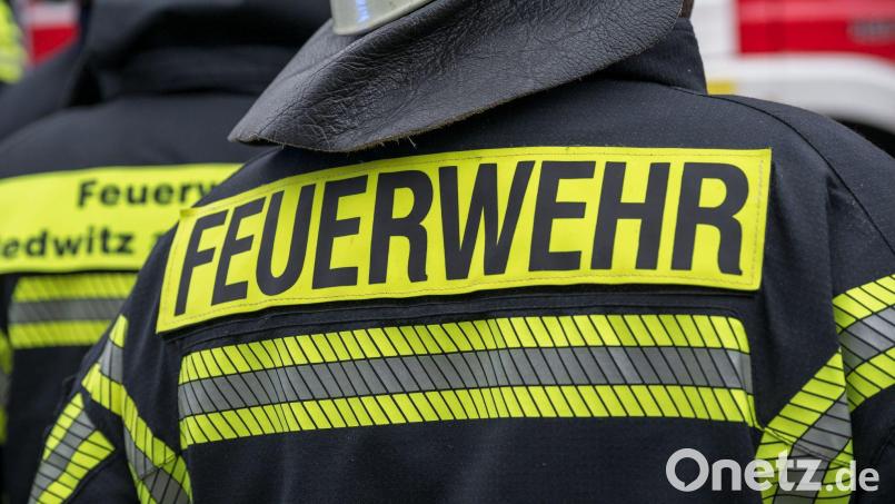 Die Feuerwehr konnte den Brand schließlich unter Kontrolle bringen. (Symbolbild) Bild: Daniel Vogl/dpa