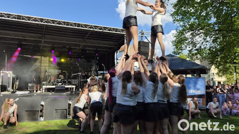 Die Diamond Dancers ließen die neue deutsch-italienische Freundschaft gleich mal hochleben. Bild: sne
