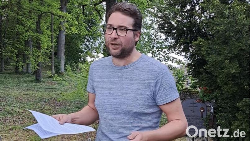 Stefan Dietl, Vorsitzender von Verdi in Sulzbach-Rosenberg, bei der Mahnwache. Bild: Kathrin Birner