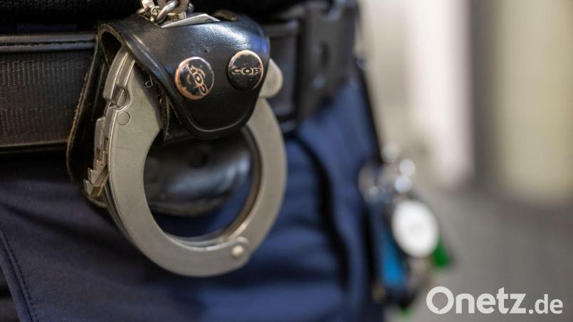 Die Polizei ermittelt gegen einen Mann und eine Frau. (Symbolbild) Bild: Peter Kneffel/dpa