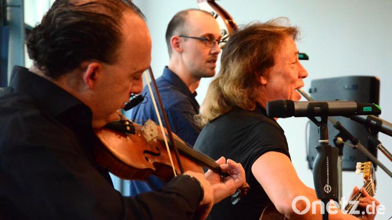 Das Troyke Trio begeistert in der Max-Reger-Halle auf Einladung der Jüdischen Gemeinde. Bild: Kunz
