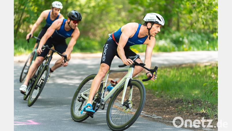 Seit 2009 begeistert der Triathlon Weiden im Schätzlerbad mit sportlicher Vielfalt, vom Rookie bis zum Ligastarter und hat sich zu einer festen Größe mit rund 350 Startern entwickelt. Bild: Hannah Dirscherl