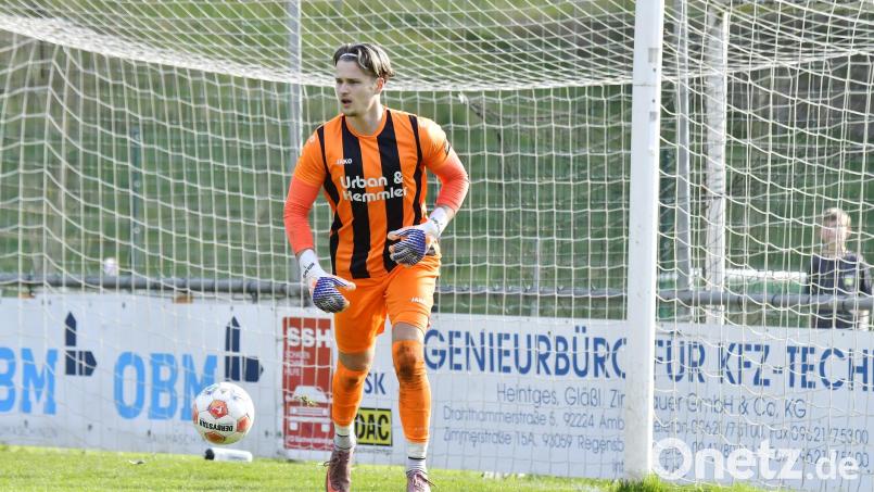Justin Bartl ist seit der Winterpause der zuverlässige Rückhalt im Tor der SpVgg SV Weiden. Bild: Hubert Ziegler