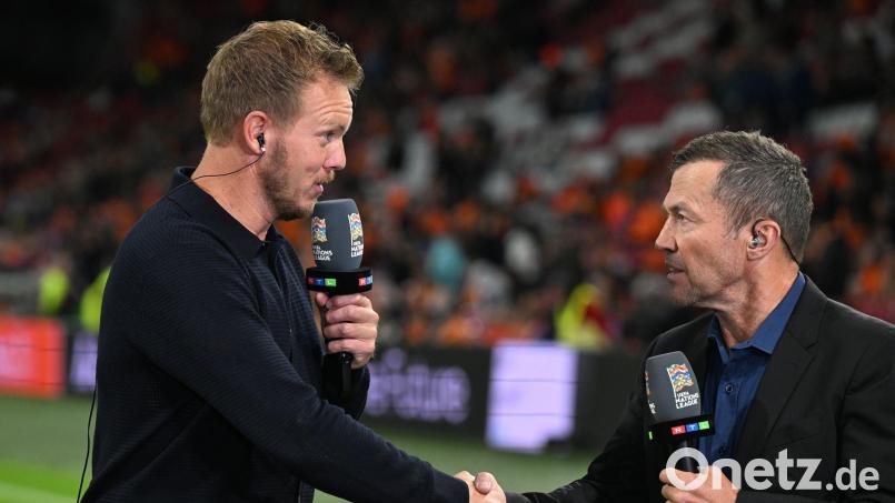 Julian Nagelsmann (l) sollte aus Sicht von Lothar Matthäus mehr Bundesliga-Spiele live im Stadion sehen. (Archivbild) Bild: Federico Gambarini/dpa