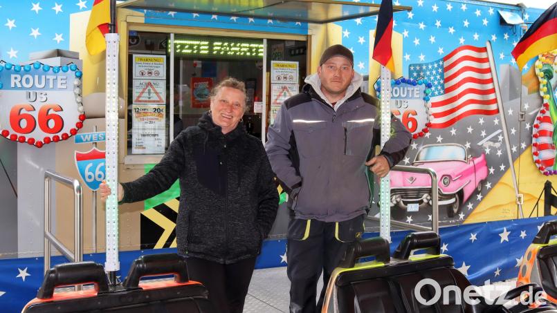 "Ein Besuch des Frühlingsfestes ist die kleine Auszeit vom Alltag." 
Ulrike Sachs vom Generalunternehmen Uebel &amp; Sachs mit ihrem Sohn Marco. Bild: mfh
