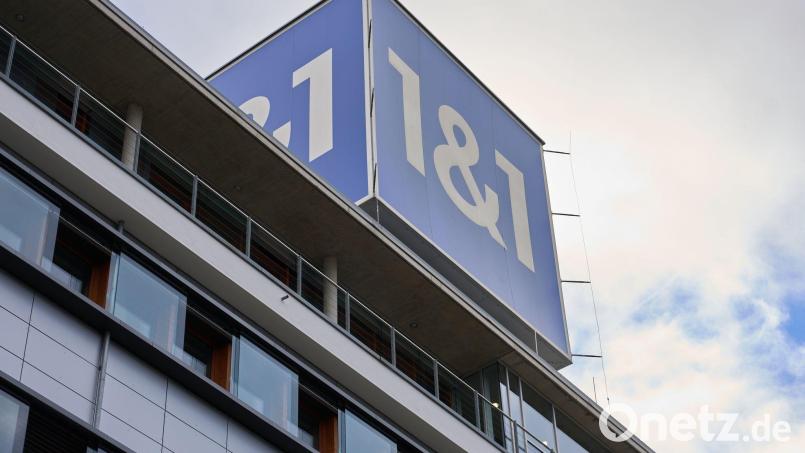 Das 1&1-Firmenlogo auf dem Dach der Firmenzentrale in Montabaur. Bild: Thomas Frey/dpa