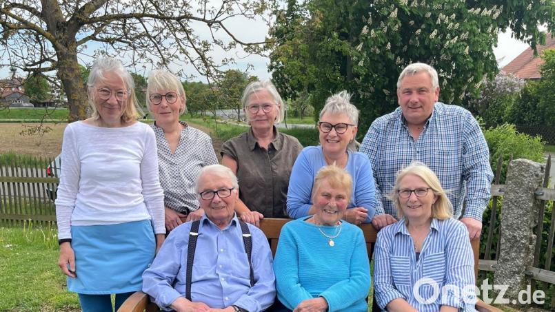 Hedwig und Ludwig Bartmann fühlen sich am wohlsten im Kreise ihrer Kinder sechs Kinder. Auch nach 65 Ehejahren. Bild: Hedi Bösl