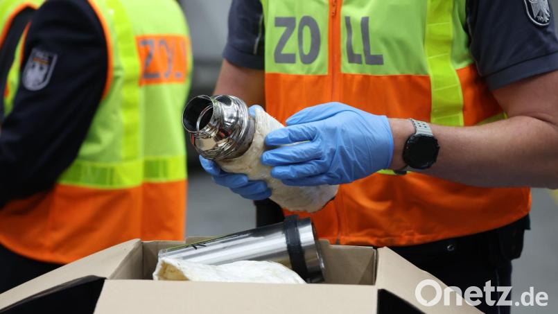 Der Zoll überwacht die internationalen Warensendungen. Bild: Jan Woitas/dpa
