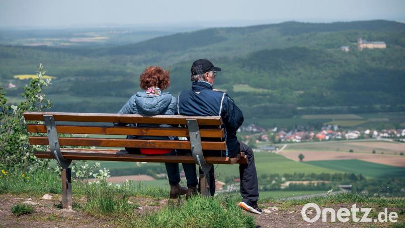 Der Feiertag wird von vielen mit einem Brückentag zum langen Wochenende erweitert - Familien mit schulpflichtigen Kindern bleibt das aber verwehrt. Symbolbild: Daniel Vogl/dpa