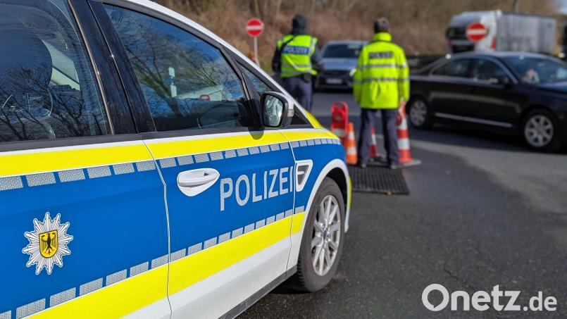 Weil gegen ihn ein Einreiseverbot und ein Haftbefehl vorlag, wurde an der A 6 ein Mann an der Einreise gehindert und festgenommen. Bild: Bundespolizei