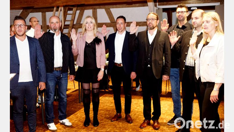 Die neuen Stadträtinnen und Stadträte in Kemnath bei der Vereidigung (von links): Stefan Kuchenreuther, Wolfgang Veigl, Daniela Wild, Philipp Lippert, Alexander Nickl, Tobias Vogel, Josef Kormann und Stefanie Baier. Bild: Bernhard Kreuzer