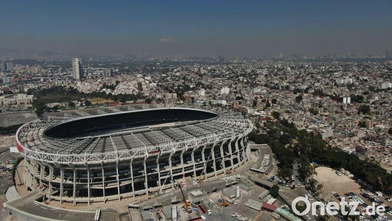 Im Eröffnungsspiel im Aztekenstadion in Mexiko-Stadt treffen am 11. Juni Mexiko und Südafrika aufeinander. (Archivbild) Bild: Fernando Llano/AP/dpa