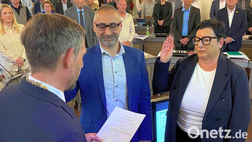 Oberbürgermeister Michael Fritz vereidigt seine Stellvertreter (von links) Tuncer Ayten und Birgit Fruth. Die CSU ging bei der Wahl der Bürgermeister dieses Mal leer aus. Bild: ass