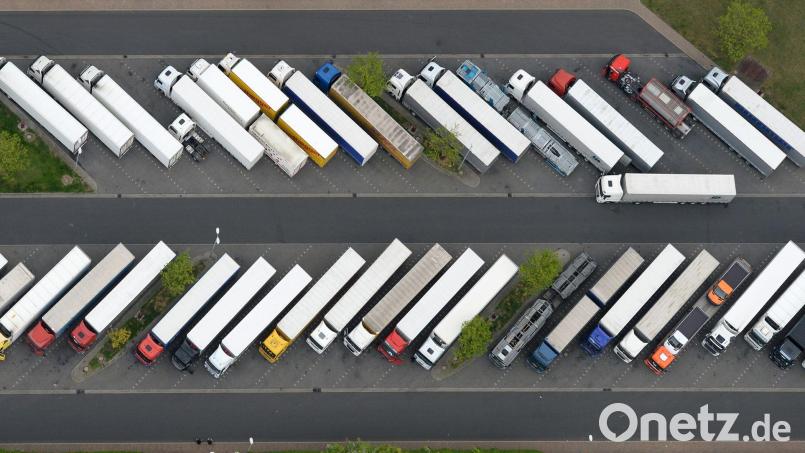 Die EU-Kommission hatte gegen zahlreiche Lkw-Konzerne wegen verbotener Preisabsprachen Bußgelder verhängt. (Symbolbild) Bild: Ralf Hirschberger/dpa-Zentralbild/dpa