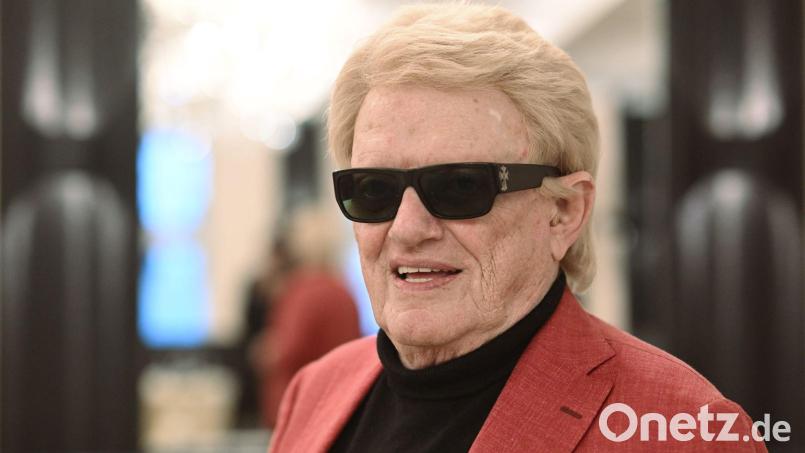 Heino hat seinem früheren Wohnort Bad Münstereifel endgültig den Rücken zugekehrt (Archivbild). Bild: Robert Michael/dpa
