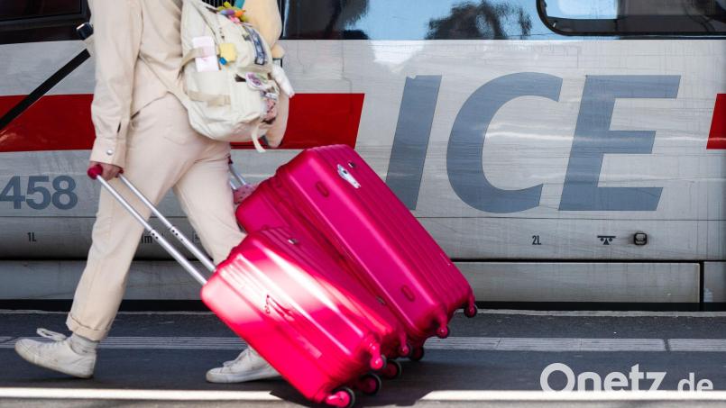 Wer mit dem Zug verreist, soll nach den Plänen der EU-Kommission auch bei Fahrten unterschiedlicher Unternehmen bei Ausfällen gut geschützt sein. (Symbolbild) Bild: Christoph Schmidt/dpa