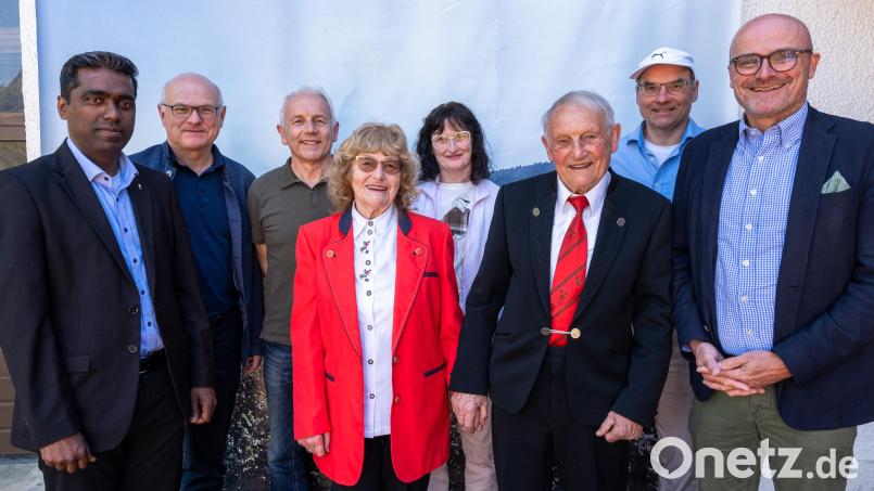 Margarete und Richard Merkl feiern ihren 65. Hochzeitstag und zahlreiche Gäste kommen zum Gratulieren. Bild: Josef Merkl